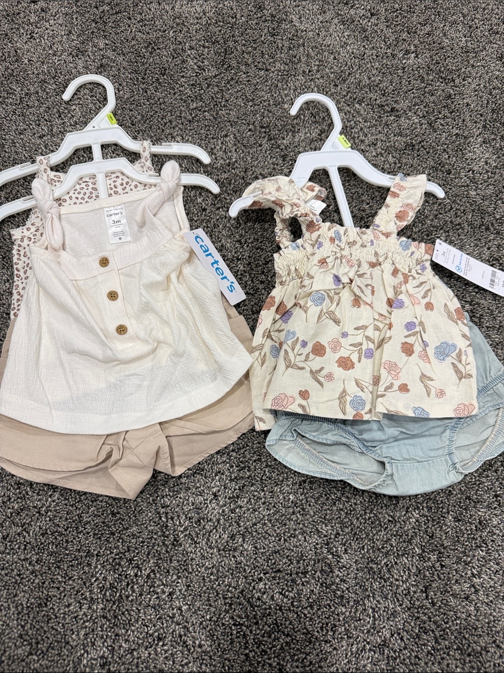 Set of 2 Carter's nwt outfits. Size 3 months.